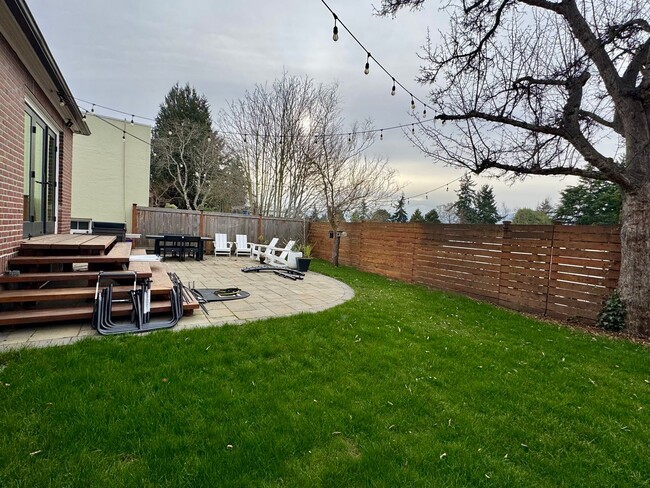 Building Photo - Admiral District~West Seattle Home