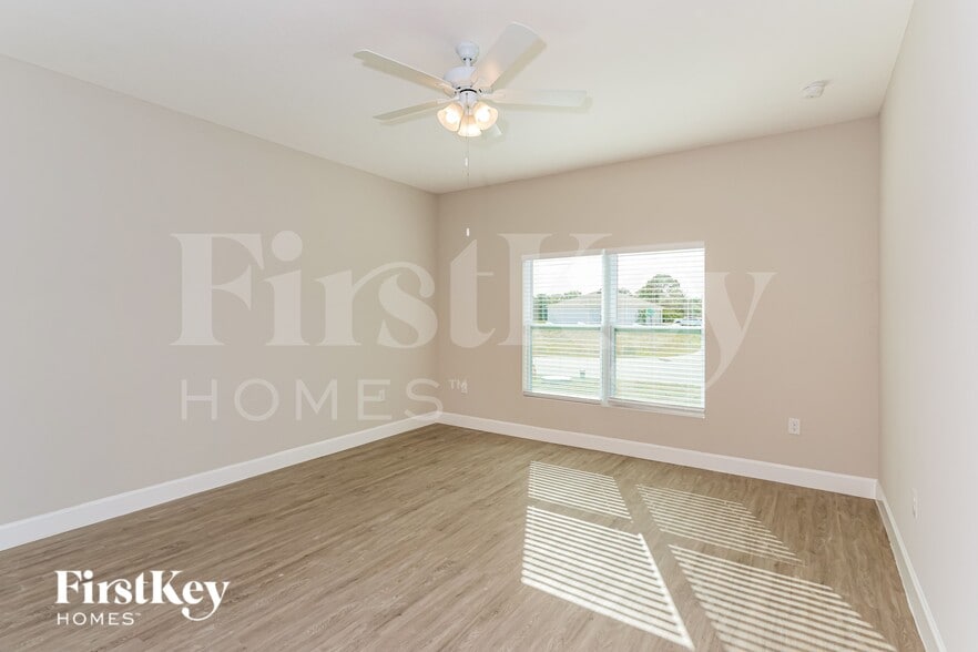 Building Photo - 3171 Fergus Ave