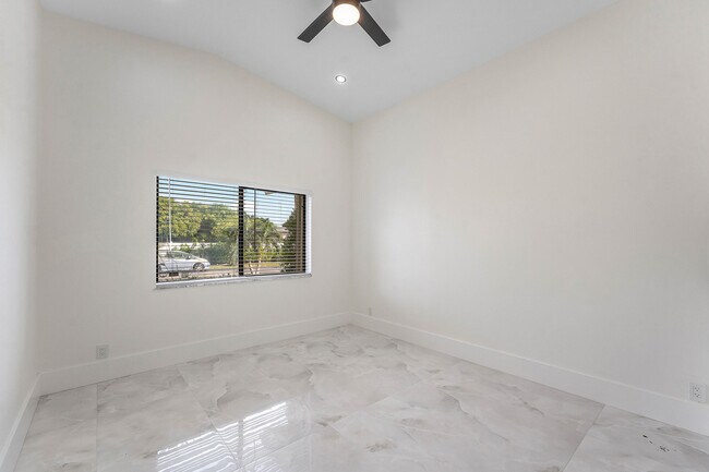 Building Photo - 1531 SW 102nd Terrace