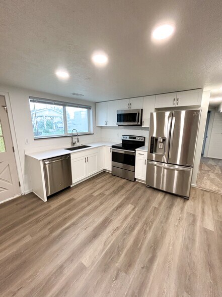 Building Photo - 777 N 1000 W