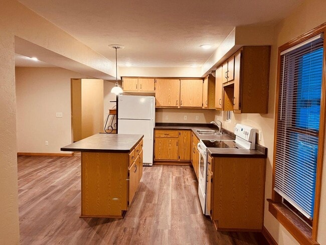 Building Photo - Shawano- 3 Bedroom 1 Bath Single Family Ho...
