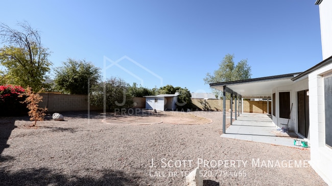 Building Photo - 8957 W Rose Ln