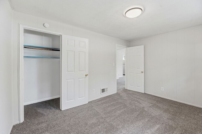 Building Photo - Delhi-Charming 2Bed 1 bath home
