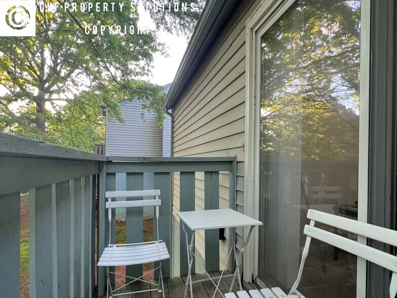 Patio - 1914 Meadowlark Ln