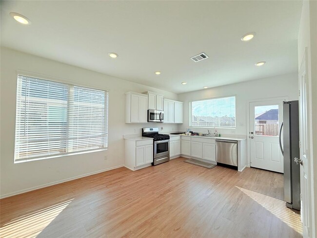 Building Photo - 6310 Barrington Clf Trl