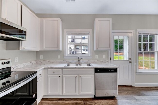 Building Photo - Updated 2 Bedroom Townhouse in Clayton