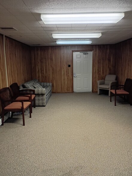 Building Photo - 445 Schaeffer Rd