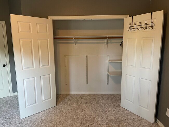 Unfurnished Room - 328 Auburn Way