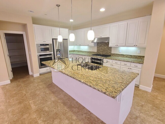 Building Photo - Stunning Single Story Rental in Guard Gate...