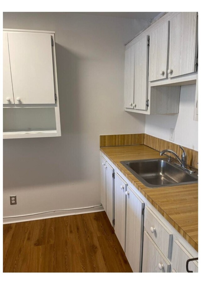 Building Photo - 1839 Fairview Villas Dr