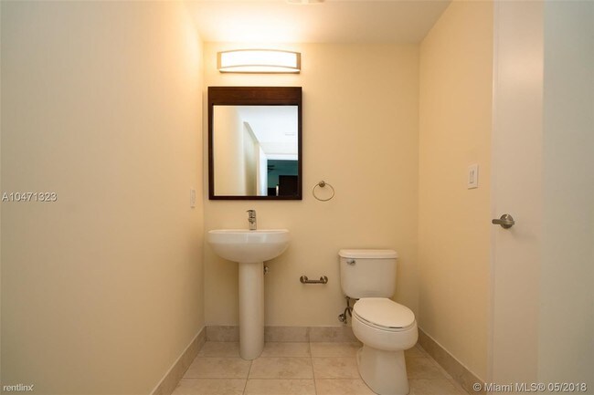 Building Photo - 2 br, 2.5 bath  - 1900 N Bayshore Dr # 3