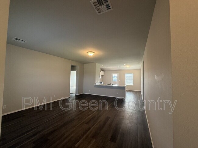 Building Photo - 16124 S 83rd E Ave