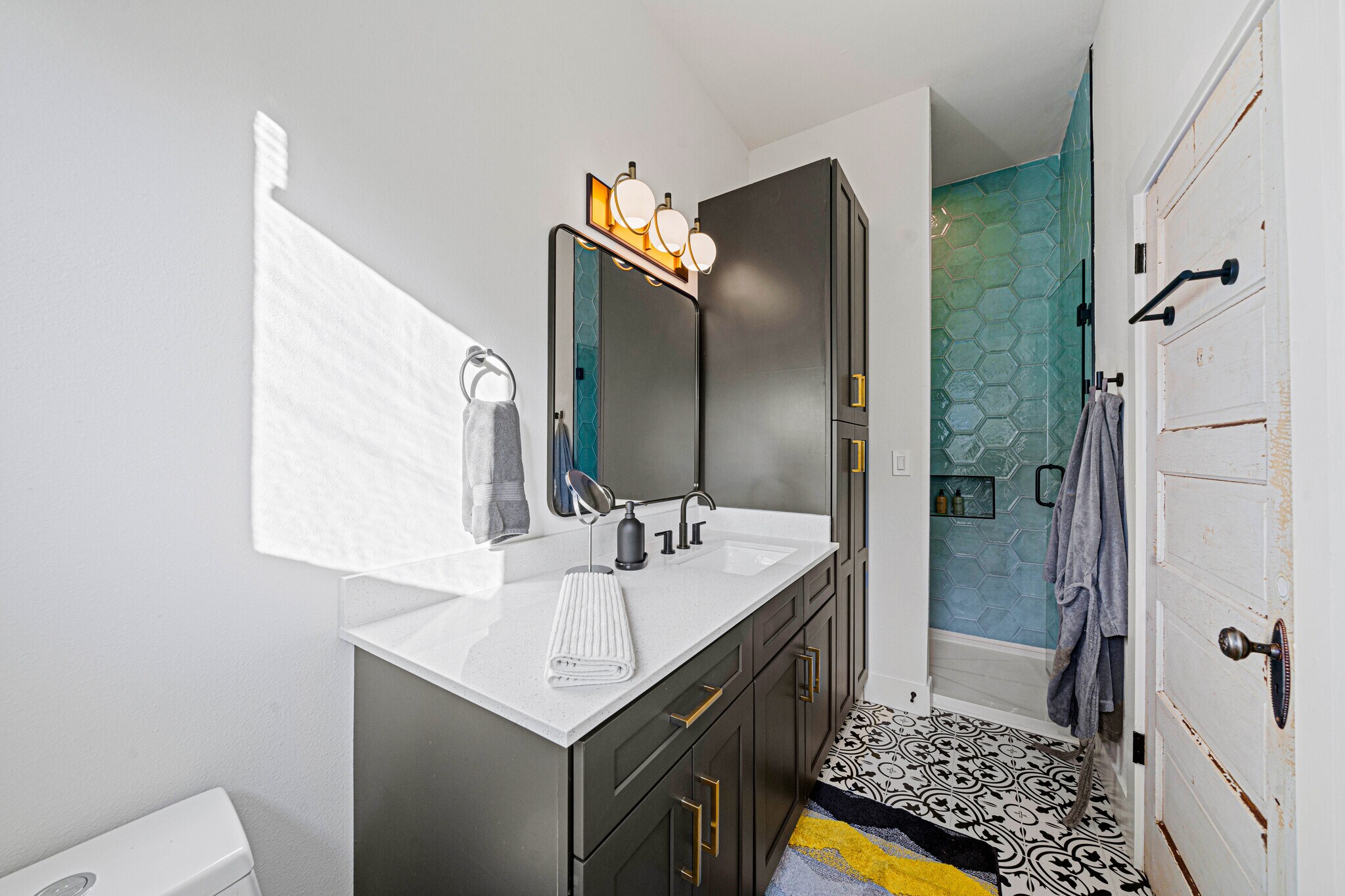 Building Photo - 540 Adams St