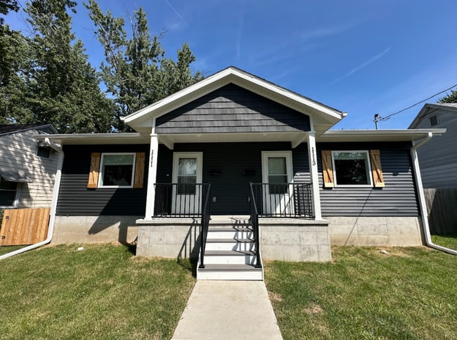 Building Photo - 2 Bedroom/1 Bath Duplex Available For Rent