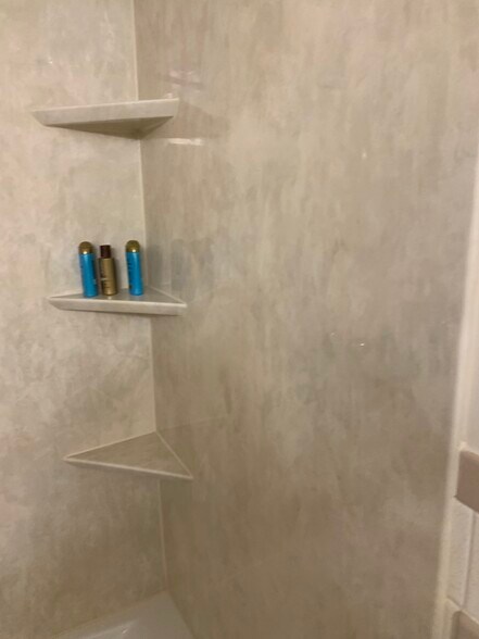 Building Photo - 6 Aspen Way