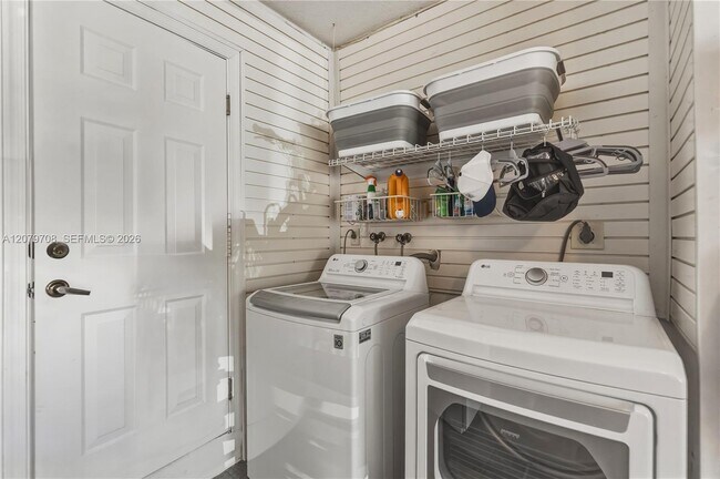 Building Photo - 1416 Canary Island Dr