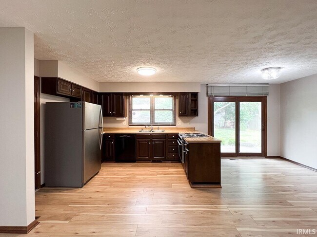 Building Photo - 1633 Greenfield Ct