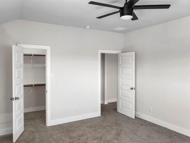 Building Photo - 551 Tanda Ln