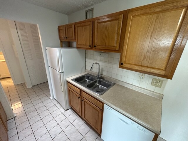 Building Photo - 9098 W Terrace Dr