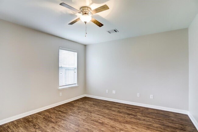 Building Photo - 4210 Medina River Loop