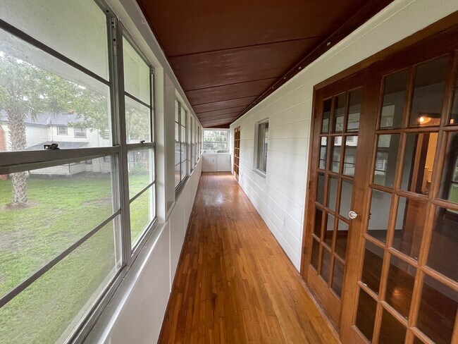 Building Photo - Great 2nd Floor 2 Bedroom, 1 Bath In Duckpond