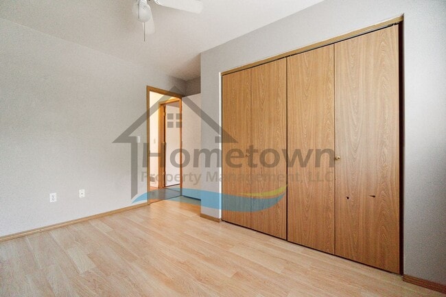 Building Photo - 4 Bedroom 2 Bathroom Home with Attached 2 ...