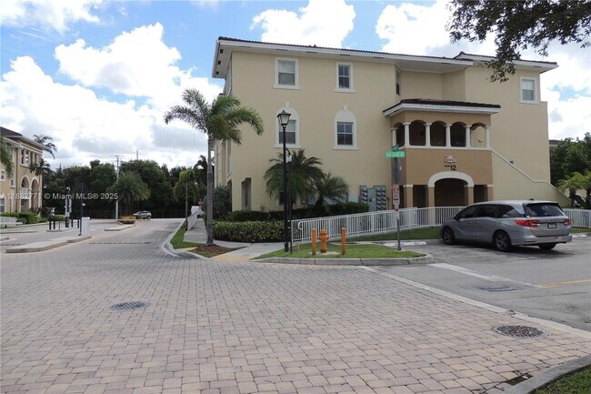 Building Photo - 8899 NW 107 Ct