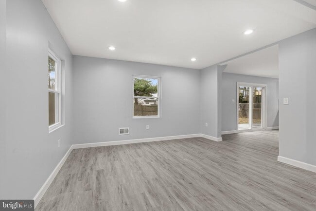 Building Photo - 34 Hinsdale Ln