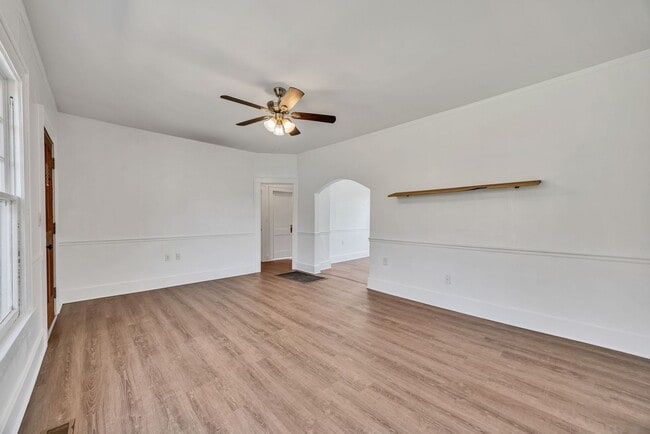 Building Photo - Charming 3 bed, 2 bath Rossville, GA Rental!