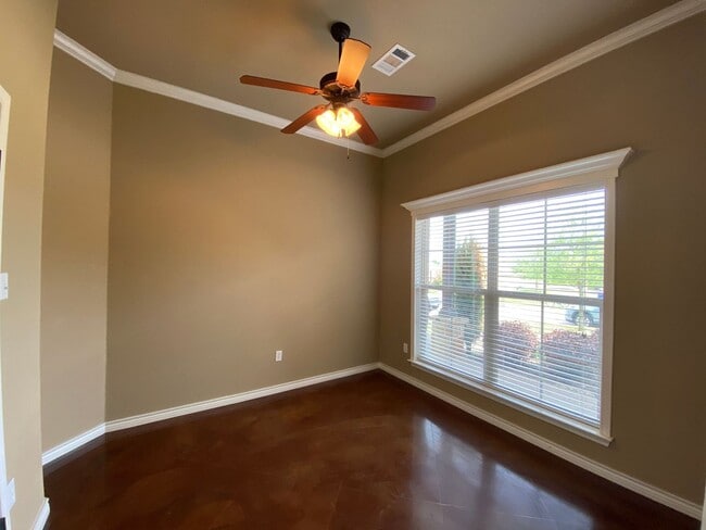 Building Photo - 3032 Silver Saddle Dr