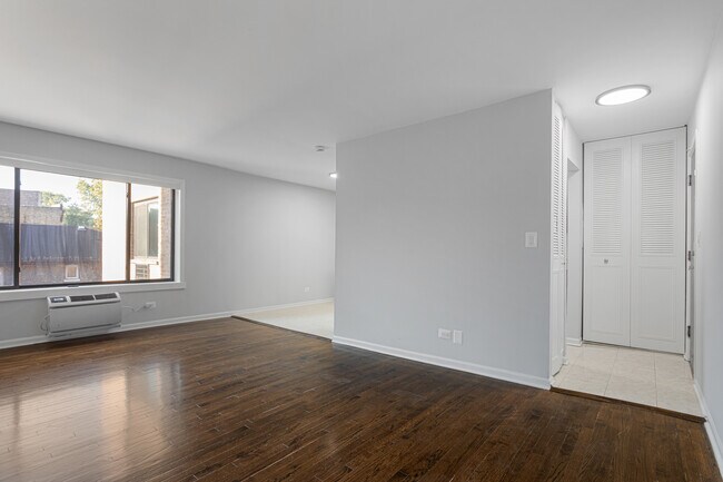 Building Photo - 7545 N Winchester Ave