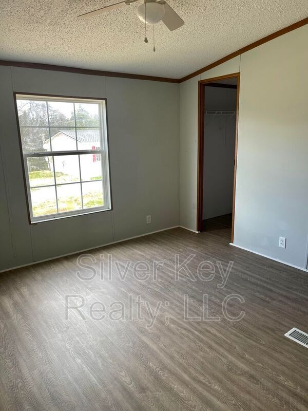 Building Photo - 137 H St