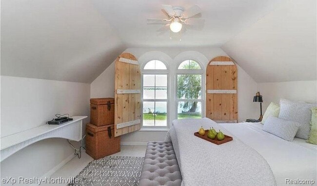 Building Photo - 212 S Pontiac Trail