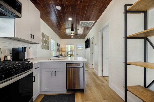 Building Photo - 1224 53rd St