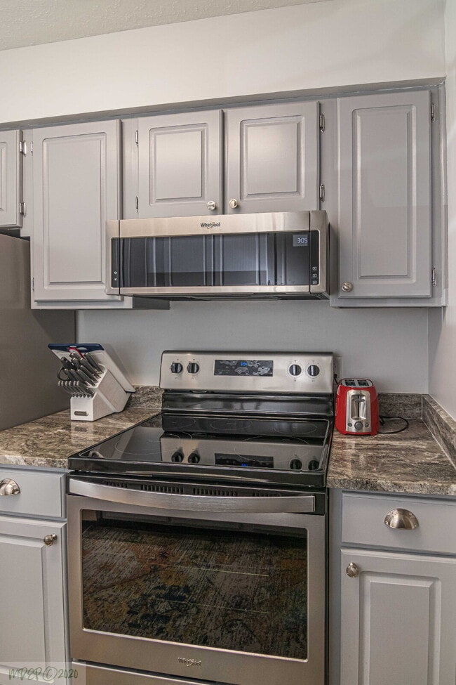 Building Photo - SHORT-TERM LEASE OPTIONS / FULLY FURNISHED APARTMENT/ ALL UTILITIES INCLUDED! WONDERFUL WAYNE MEM...