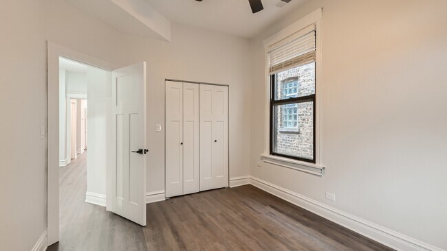 Building Photo - 4053 N Greenview Ave