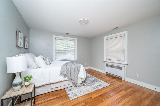 Building Photo - 4106 Grove Ave