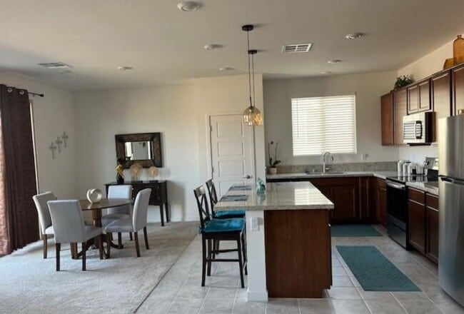 Building Photo - Beautiful one-story home in the golf course community of Mountain Falls