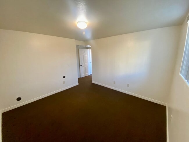 Building Photo - Spacious 4 Bed, 3 Bath Townhouse in Torrance $3,850
