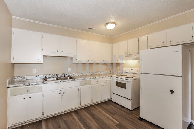 Building Photo - 2828 Lumpkin Rd