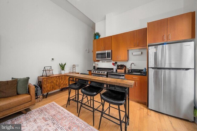 Building Photo - 675 E St NW