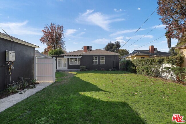 Building Photo - 5318 Teesdale Ave