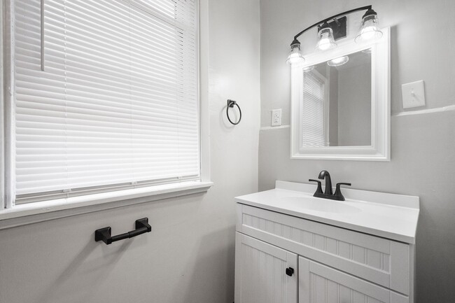 Building Photo - STUNNING 4 BEDROOM IN SHERADEN! SPACIOUS R...