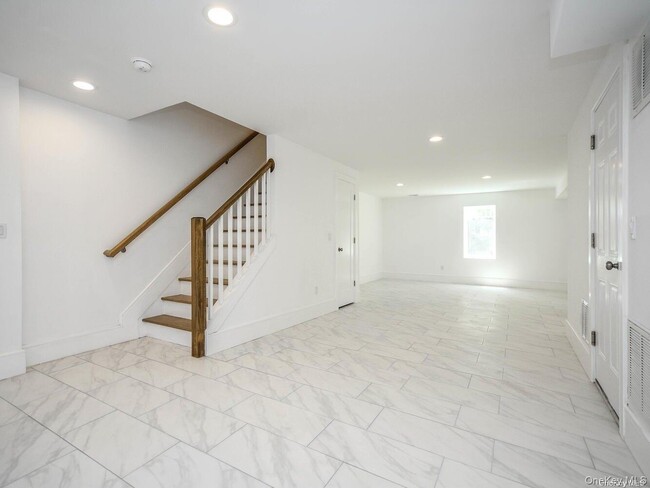 Building Photo - 59 Hickory Rd