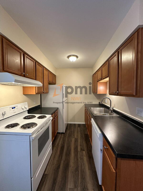 Building Photo - 2221 Yorktowne Dr