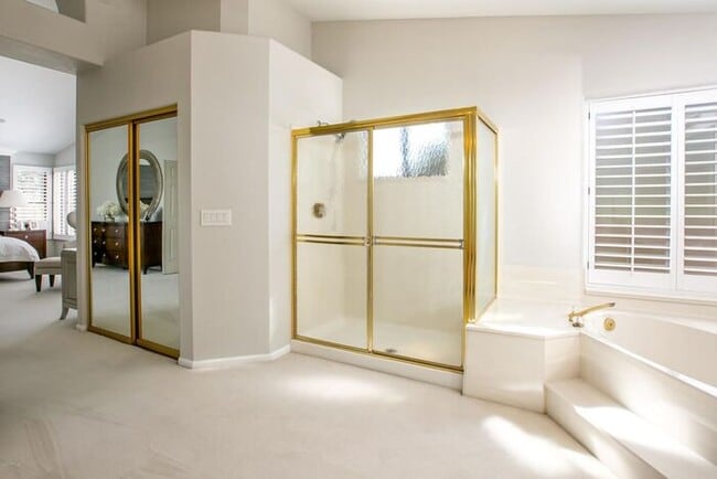 Building Photo - 5 bed 3 bath, 3500 sft in Tempe with pool