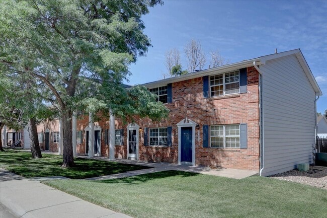 Building Photo - 2+ bedrooms 2.5 bathrooms