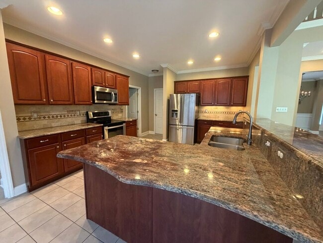 Building Photo - Spacious Executive Home in North Knox Summer Rose Subdivision