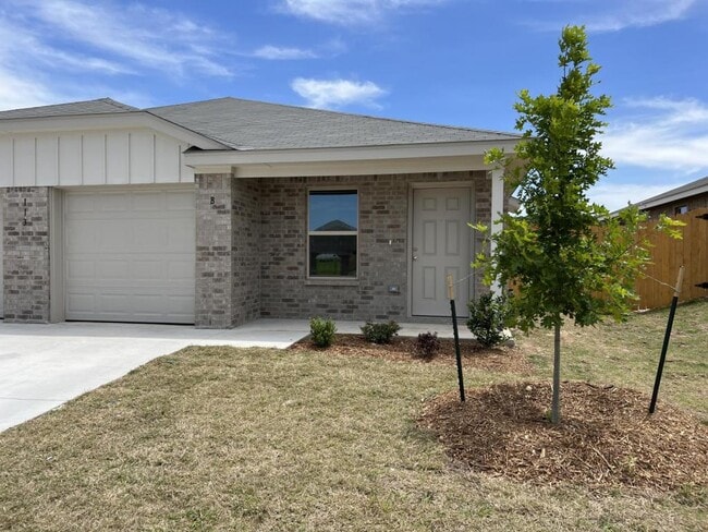 Building Photo - 113 Wind Ridge Dr