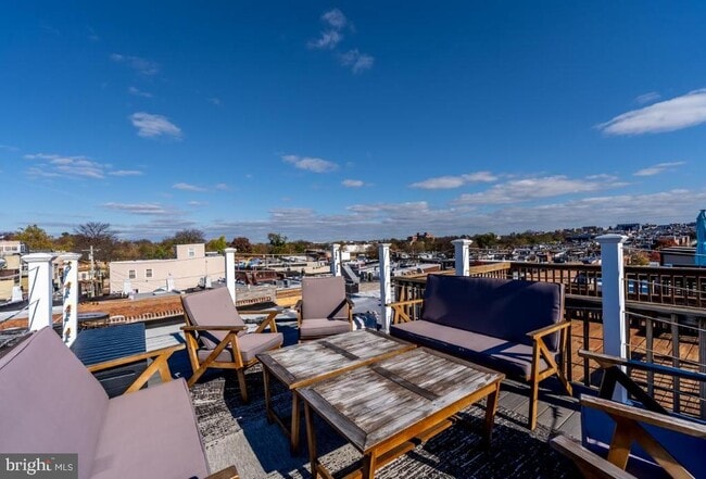 Building Photo - 2517 Fleet St